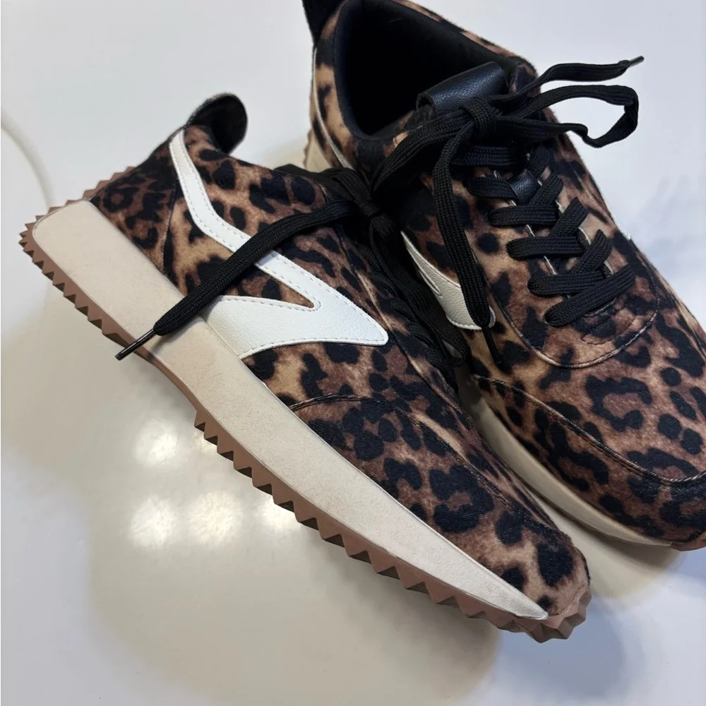 Dolce Vita Leopard Print Sneakers, size 10 - Picture 2 of 7